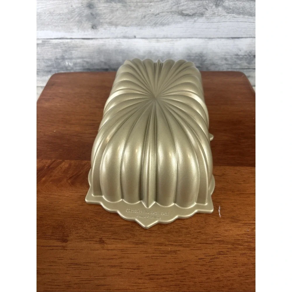Nordic Ware Classic Fluted Loaf Pan 6 Cups 1.4L  Cast Aluminum Gold